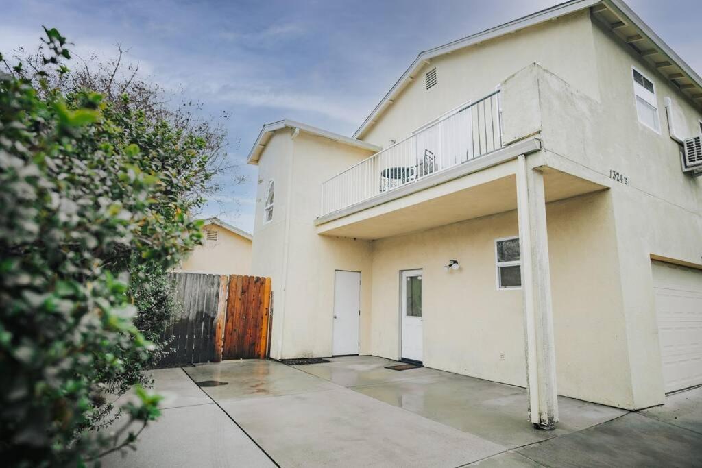 Gorgeous Upstairs Studio With Patio And Laundry Chico Exterior photo